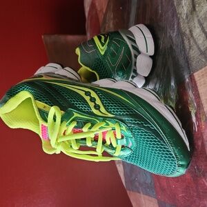 Shine bright! Gently worn Saucony Sneakers!!!!